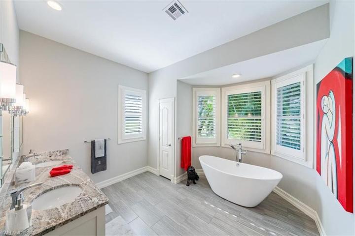 MASTER BATH W/ TWO SINKS
