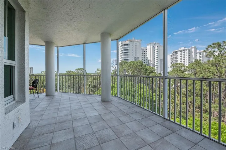 Wrap around lanai