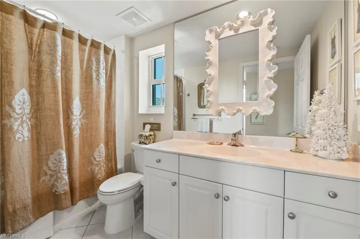 En-suite bath