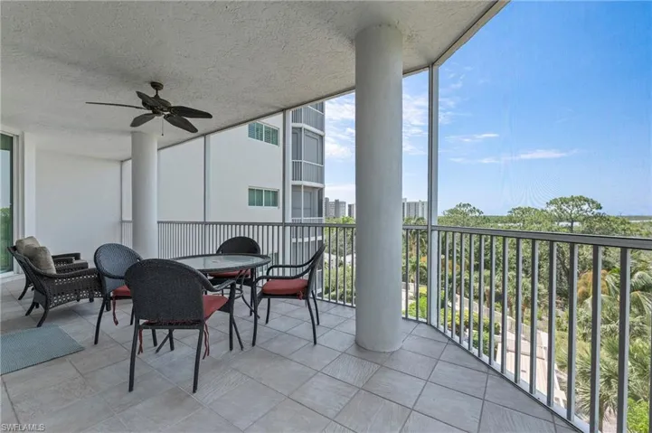 Alternate view of wrap around lanai