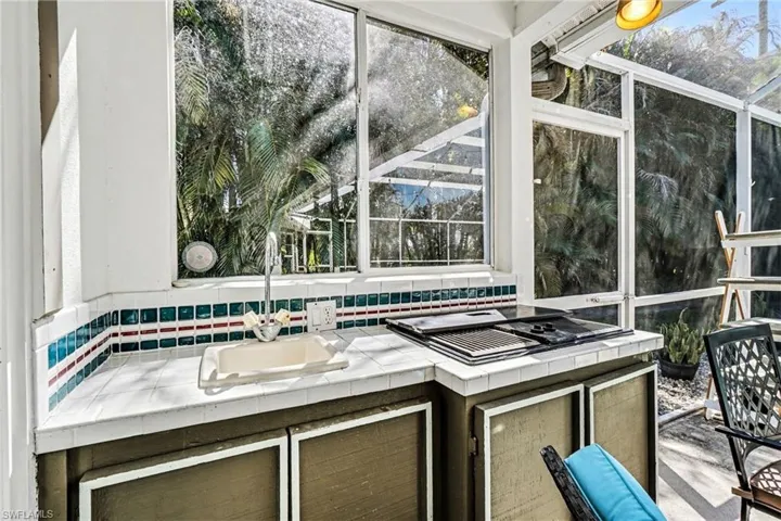 Sunroom / solarium featuring a sink