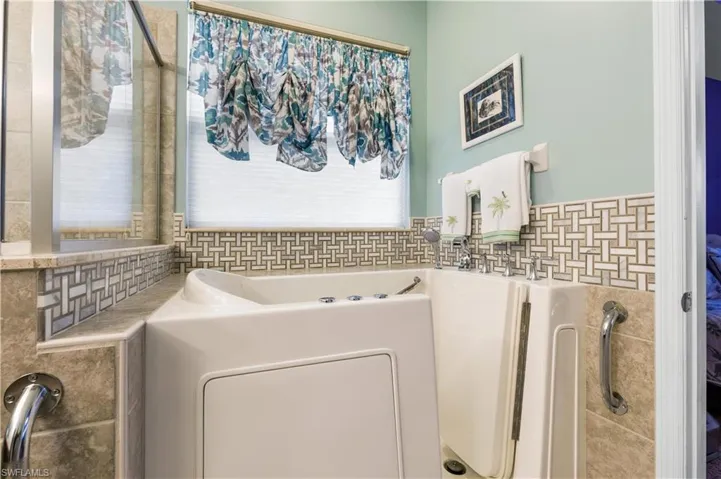 3188 Amadora Cir, Cape Coral, Florida 33909