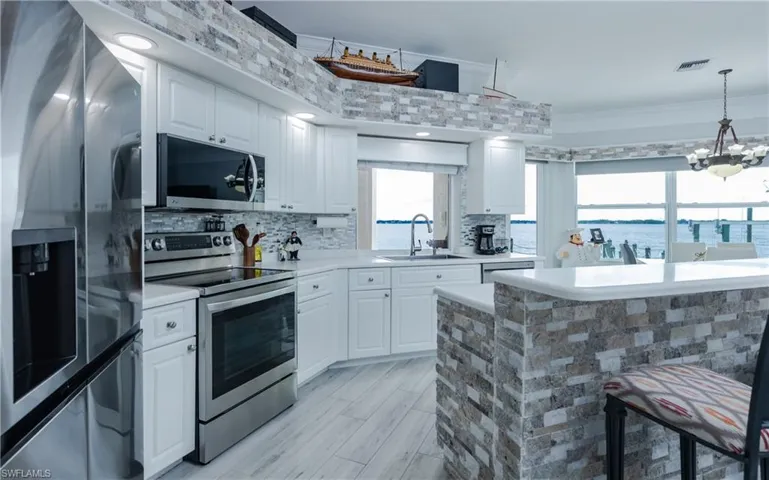 15475 Admiralty Cir, North Fort Myers, Florida 33917