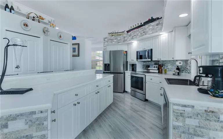 15475 Admiralty Cir, North Fort Myers, Florida 33917