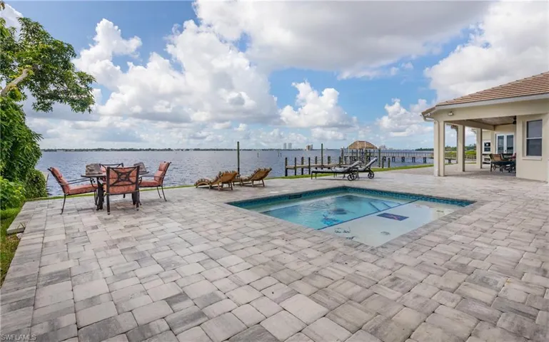 15475 Admiralty Cir, North Fort Myers, Florida 33917