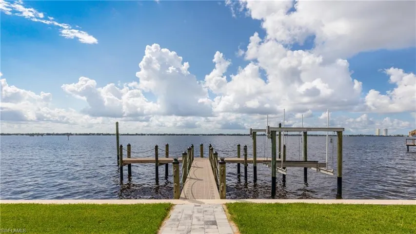 15475 Admiralty Cir, North Fort Myers, Florida 33917