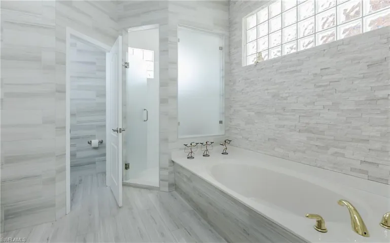 15475 Admiralty Cir, North Fort Myers, Florida 33917