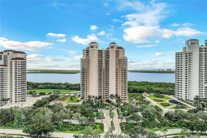 An impressive high-rise residence that delivers striking views and elevated design.