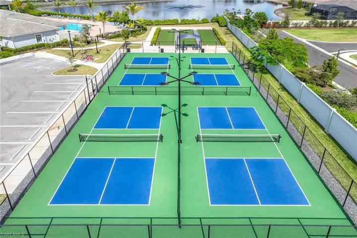 382  Deauville  LOOP, Naples, FL 34114