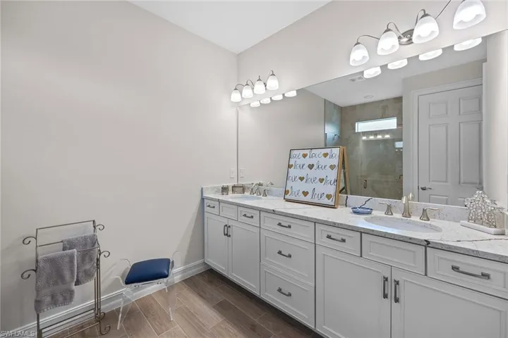 382  Deauville  LOOP, Naples, FL 34114