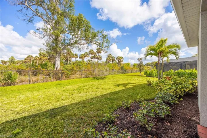 382  Deauville  LOOP, Naples, FL 34114