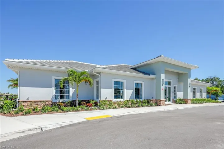 382  Deauville  LOOP, Naples, FL 34114