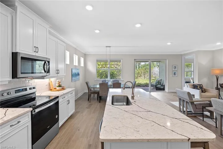 382  Deauville  LOOP, Naples, FL 34114