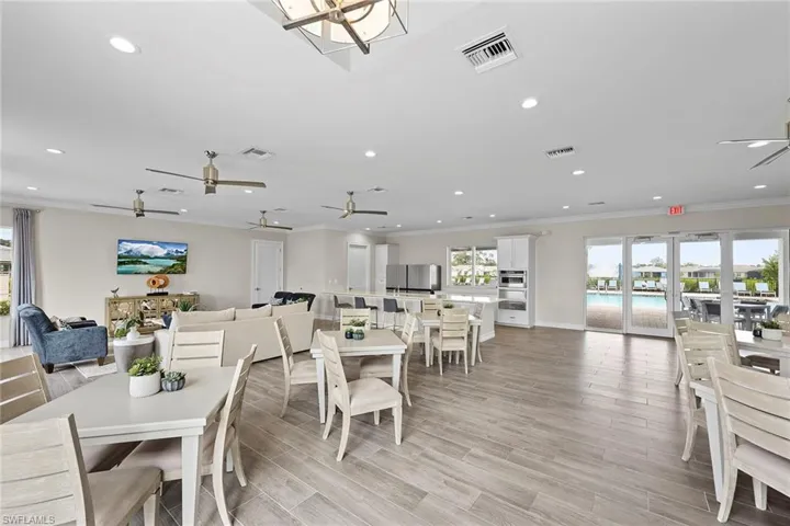 382  Deauville  LOOP, Naples, FL 34114