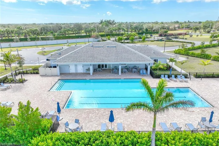 382  Deauville  LOOP, Naples, FL 34114