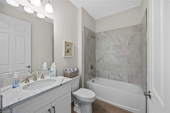 382  Deauville  LOOP, Naples, FL 34114