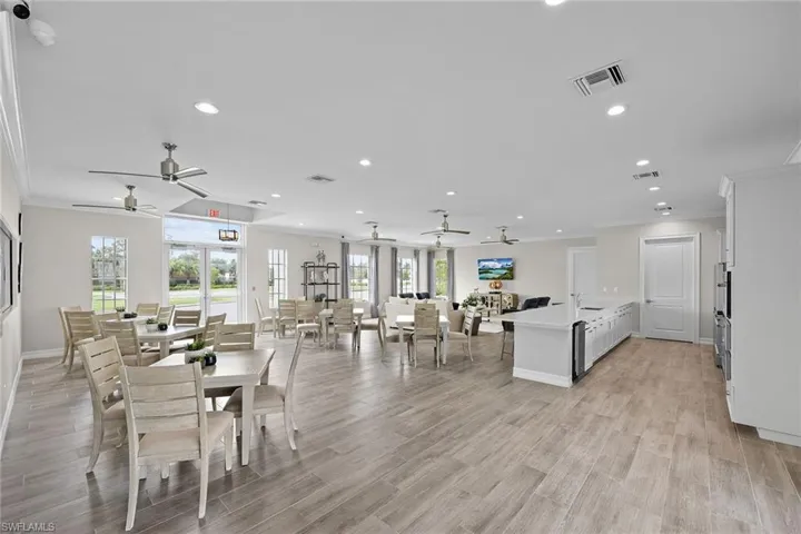 382  Deauville  LOOP, Naples, FL 34114