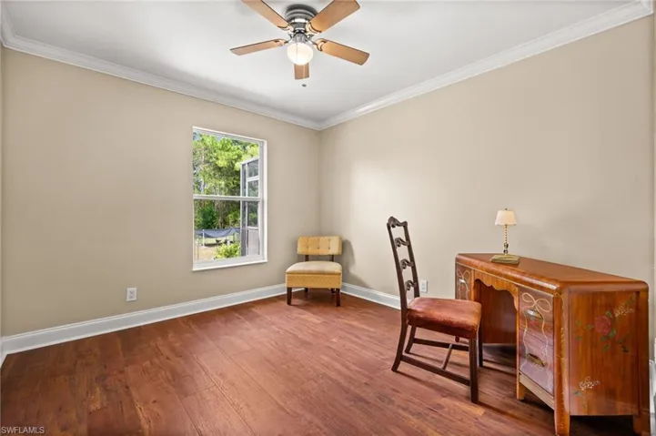 Third bedroom that can be used as a den/gurest bedroom/hobby room