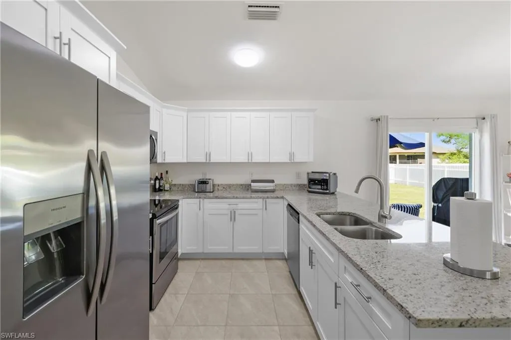 2620 7th PL, Cape Coral, FL 33909,2025000239