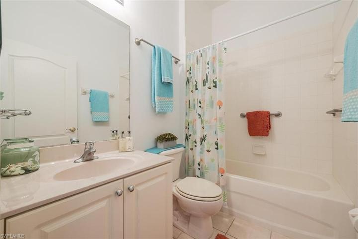 Guest Bathroom easily accessible from the 2 guest bedrooms.