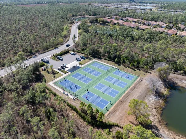 Community Has Both Pickleball and Tennis Courts