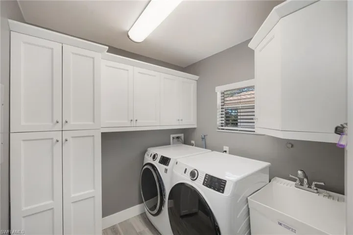 Laundry w/ Wash Tub
