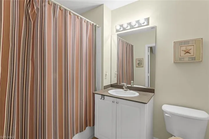 Full Guest Bath, Shower Tub Combo