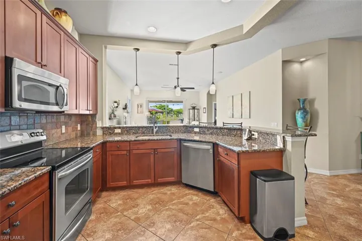 Kitchen with stainless steel appliances, tasteful backsplash, and kitchen peninsula