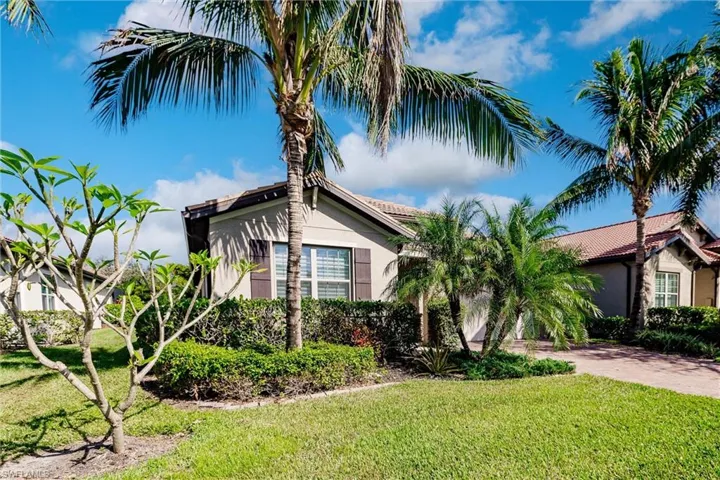 View of front facade with a front lawn