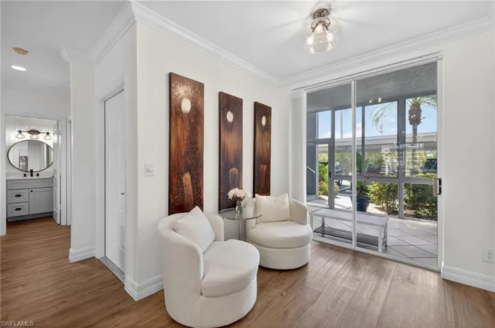 Sitting room or Breakfast Nook