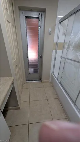 Entryway featuring tile patterned floors and baseboards