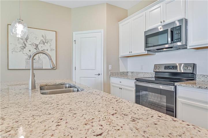 Granite Counter Tops - Large Island - Walk in Pantry