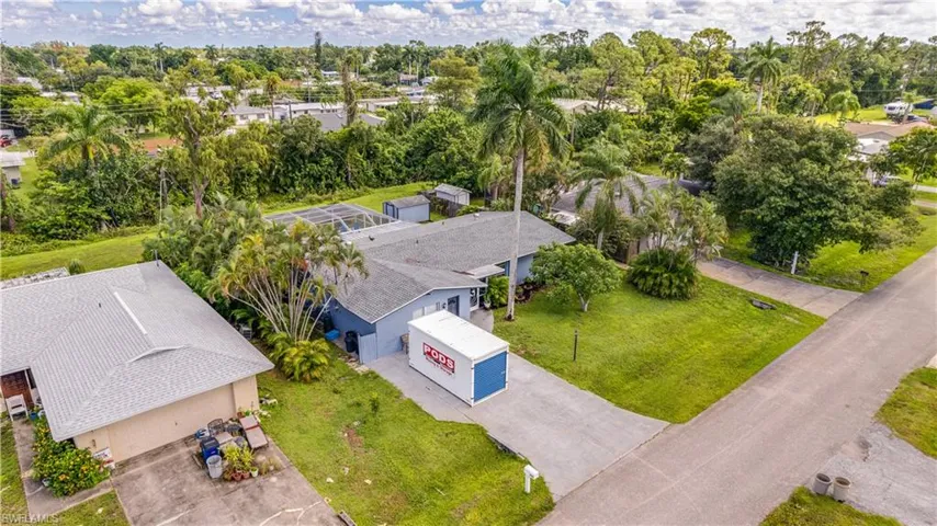 Birds eye view of property