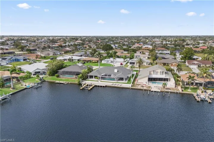 Bird's eye view featuring a residential view and a water view