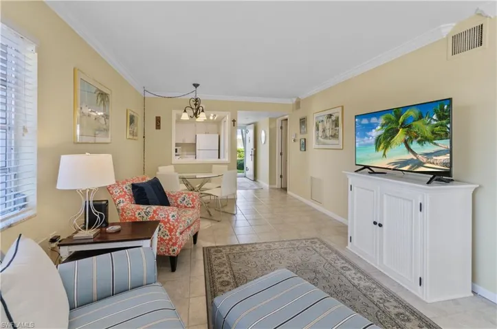 5 High Point Cir W 104, Naples, Florida 34103