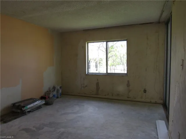 Unfurnished room featuring concrete floors and a textured ceiling