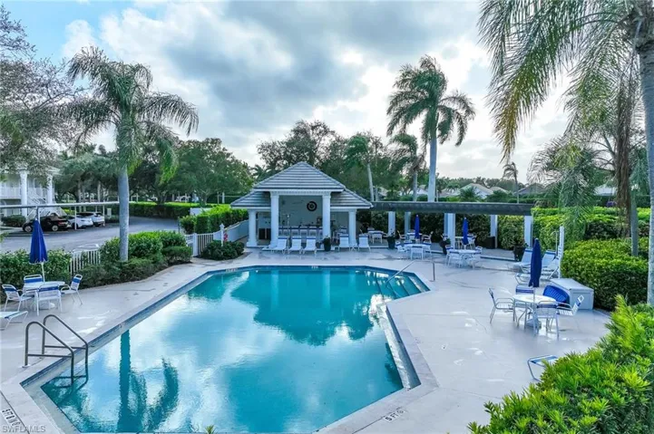 8161 Twelve Oaks Cir 512, Naples, Florida 34113