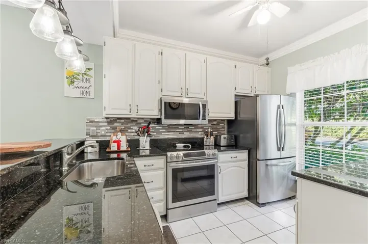 8161 Twelve Oaks Cir 512, Naples, Florida 34113