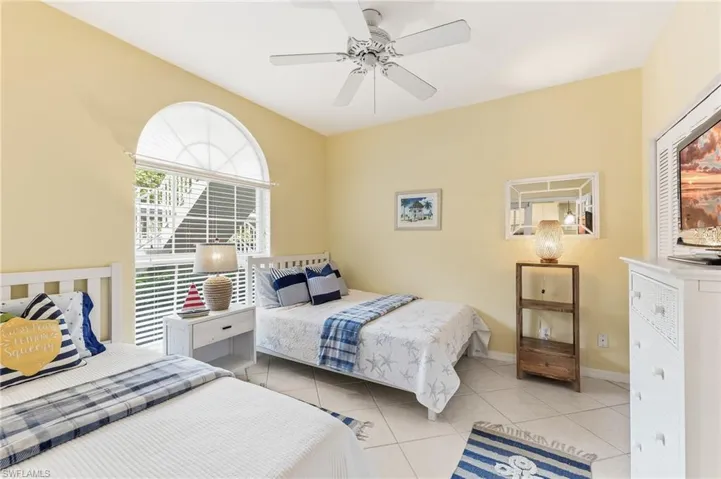 8161 Twelve Oaks Cir 512, Naples, Florida 34113