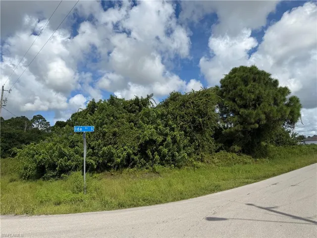2902 46th St Sw, Lehigh Acres, Florida 33976