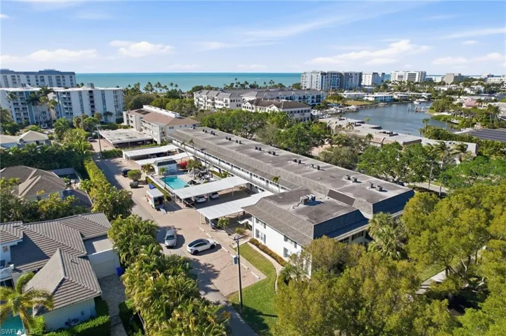 268  Banyan  BLVD, Naples, FL 34102