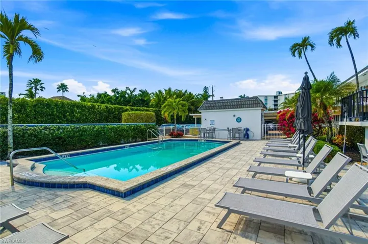 268  Banyan  BLVD, Naples, FL 34102