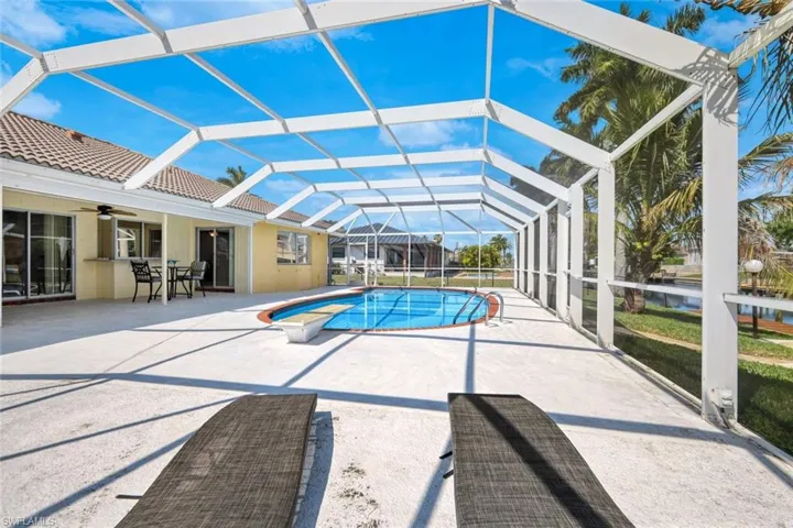5303 SW 2nd PL, CAPE CORAL FL 33914