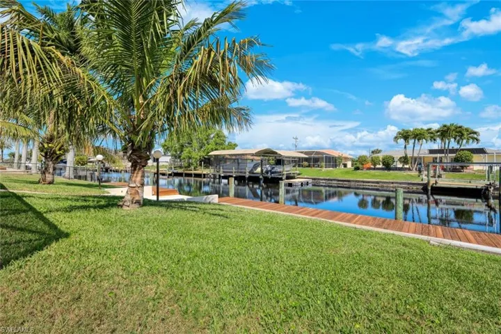 5303 SW 2nd PL, CAPE CORAL FL 33914