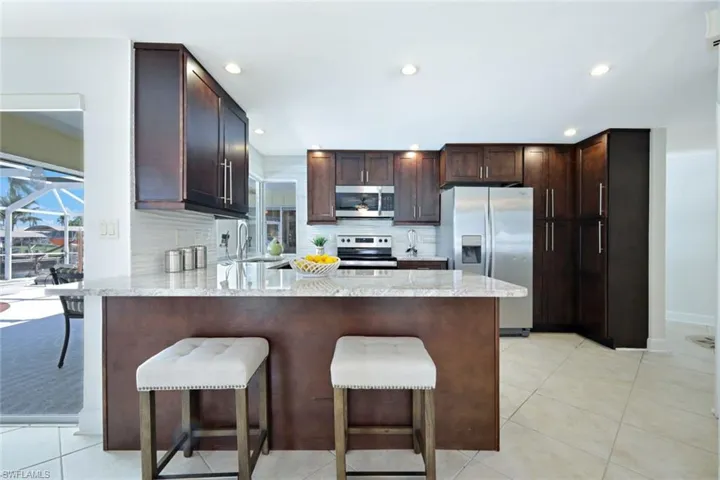 5303 SW 2nd PL, CAPE CORAL FL 33914