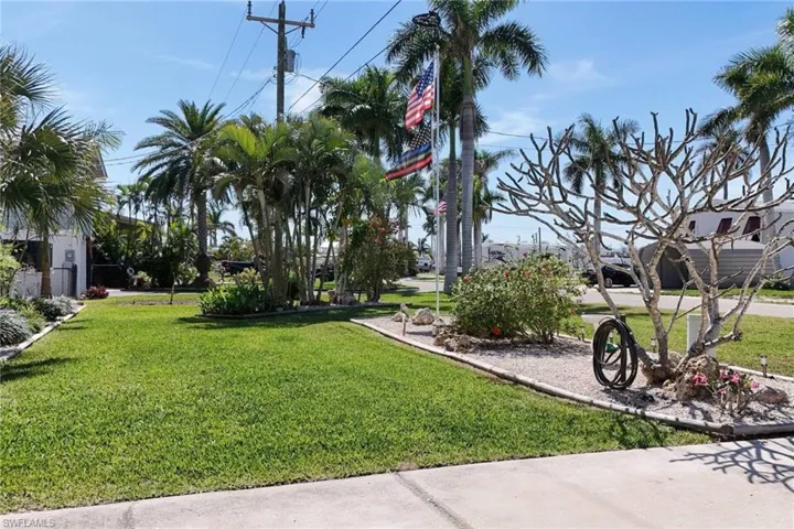 2442 York RD, ST. JAMES CITY FL 33956