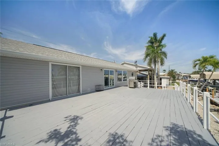 2442 York RD, ST. JAMES CITY FL 33956