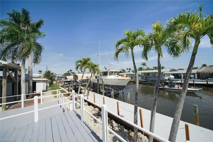 2442 York RD, ST. JAMES CITY FL 33956