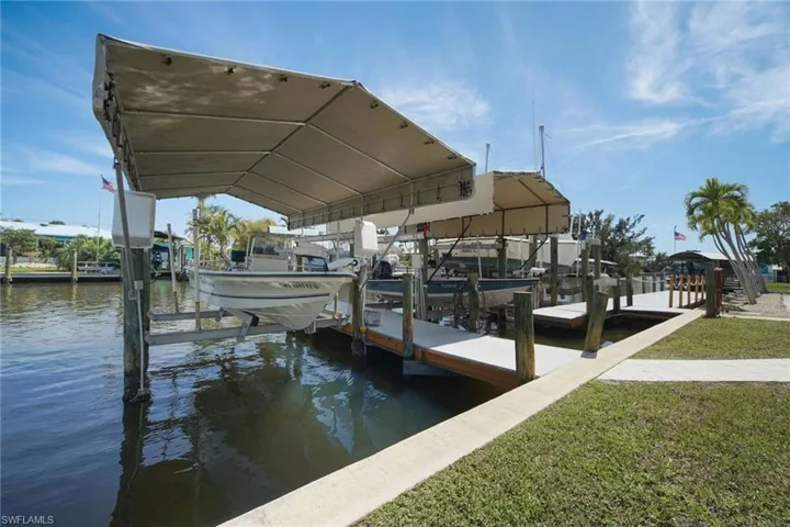 2442 York RD, ST. JAMES CITY FL 33956