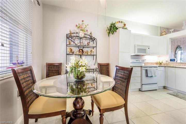 Eat in kitchen